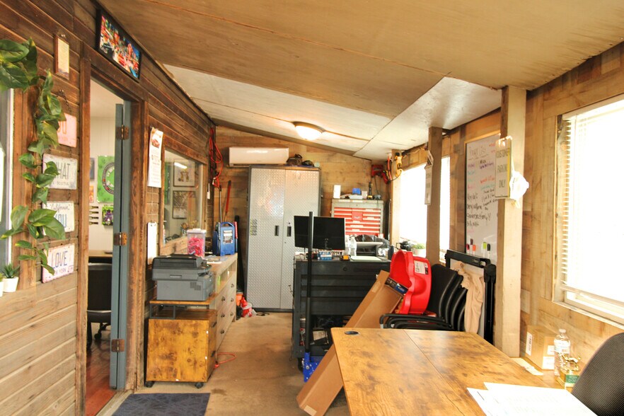 More Photos Of 4108 University Drive & Geesling rd, Denton Auto Dealership For Lease