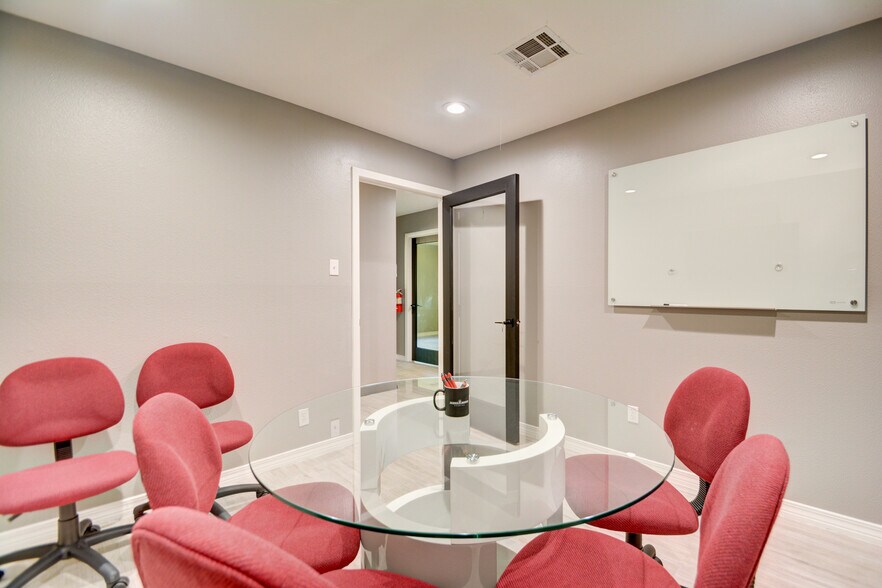 More Photos Of 26615 Oak Ridge Dr, The Woodlands Office For Lease