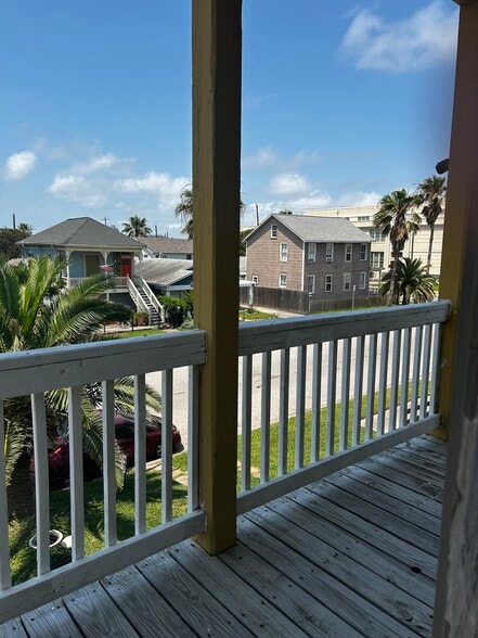 More Photos Of 1613 Avenue N 1/2, Galveston Multifamily For Lease