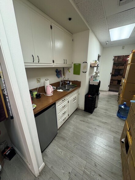 More Photos Of 950 W Central Ave, Brea Warehouse For Sale