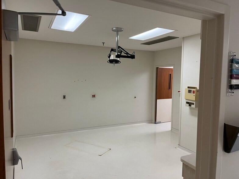 More Photos Of 230-270 E Day Rd, Mishawaka Medical For Lease