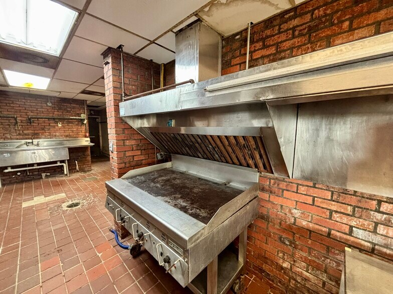 More Photos Of 210 W Calhoun St, Bruce Fast Food For Sale