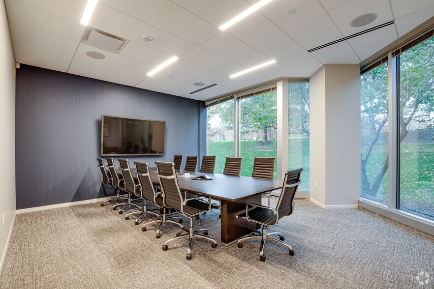 More Photos Of 8400 Normandale Lake Blvd, Bloomington Coworking Space