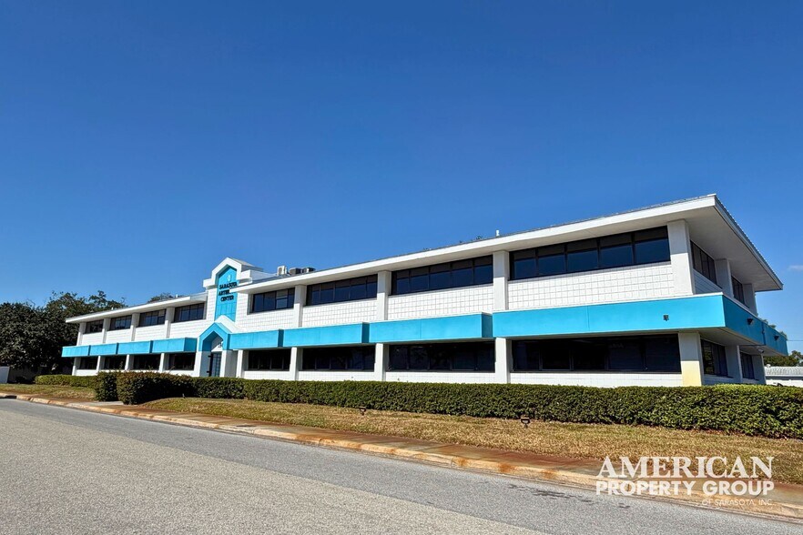 More Photos Of 1945 Versailles St, Sarasota Medical For Lease