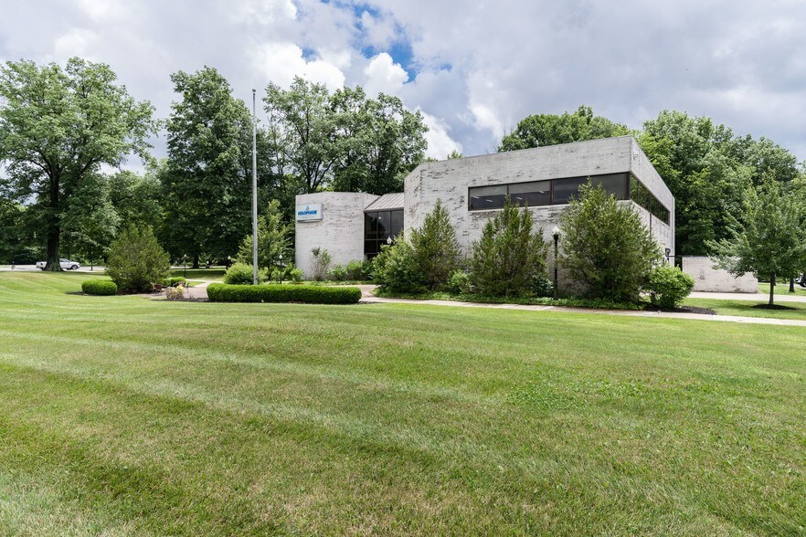 More Photos Of 3825 Columbus Rd, Granville Loft Creative Space For Lease