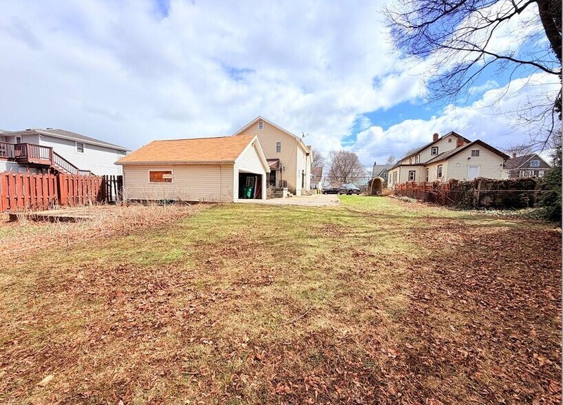 More Photos Of 158 Lake St, Hamburg General Retail For Sale