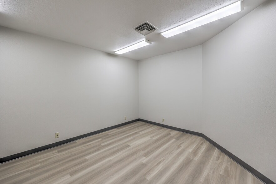 More Photos Of 3320-3340 W Wynn Rd, Las Vegas Office Residential For Lease