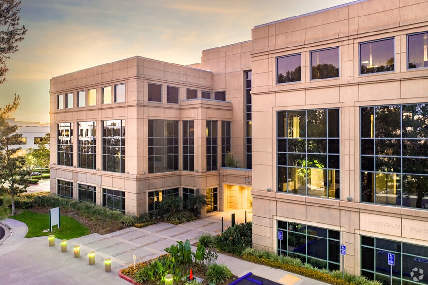 More Photos Of 114 Pacifica, Irvine Medical For Lease
