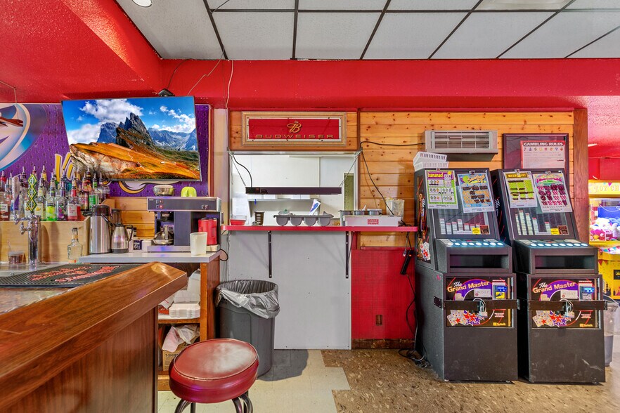More Photos Of 209 N 5th Ave E, Truman Freestanding For Sale