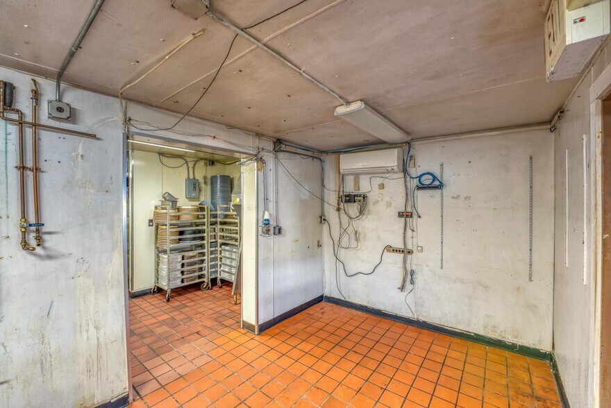 More Photos Of 238 Meadow St, Littleton Freestanding For Sale