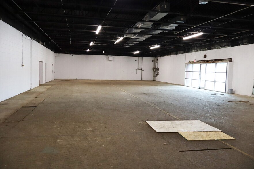 More Photos Of 2064 Brentwood St, High Point Warehouse For Lease