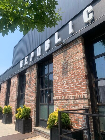 More Photos Of 3329 Astoria Blvd, Astoria General Retail For Sale