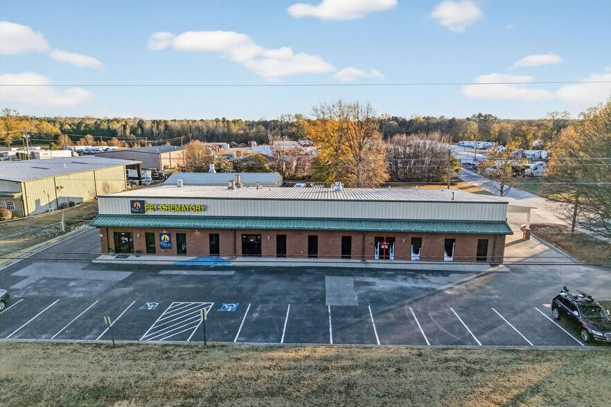 Primary Photo Of 1595 Access Rd, Covington Storefront For Sale