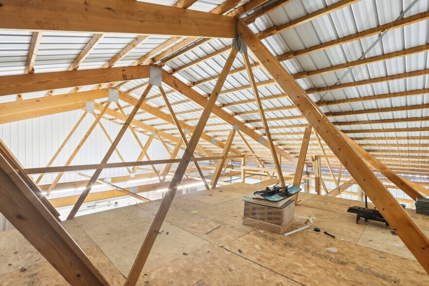 More Photos Of 680 Enterprise Dr, Lake Mills General Retail For Sale