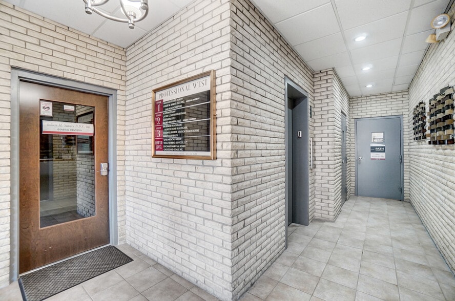 More Photos Of 3012 Glenmore Ave, Cincinnati Medical For Lease