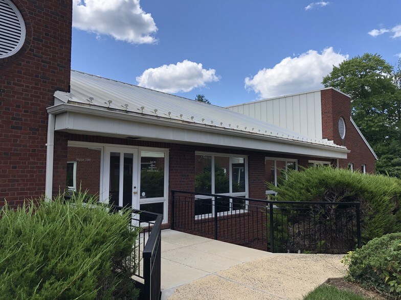 More Photos Of 10805 Main St, Fairfax Medical For Sale