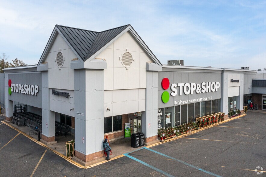 More Photos Of 175 Route 25A, East Setauket Unknown For Lease