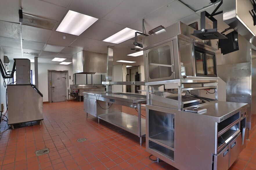 More Photos Of 1902 Mountain View Dr, Cody Fast Food For Sale