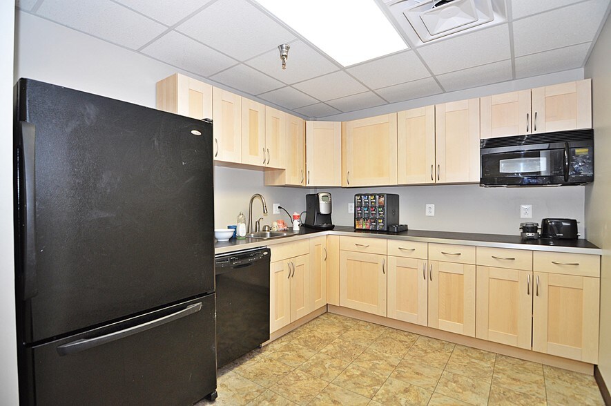 More Photos Of 14325 Willard Rd, Chantilly Office For Lease