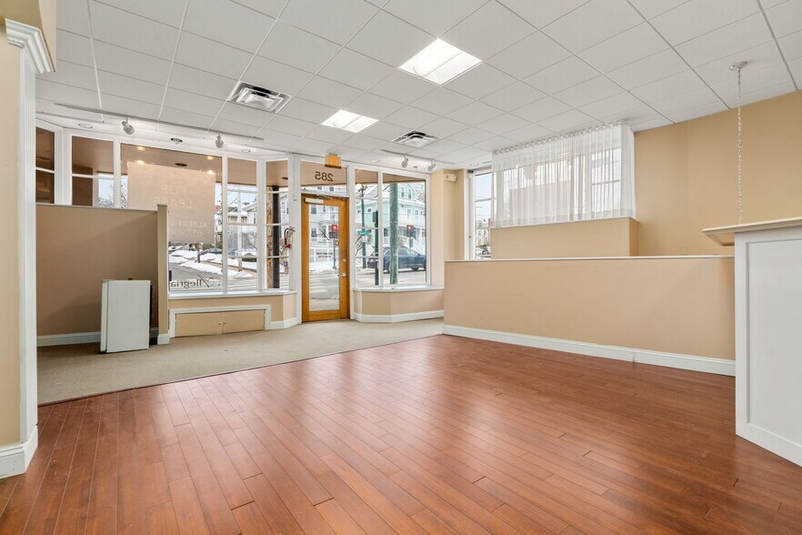 More Photos Of 285-285 Belmont St, Belmont General Retail For Sale