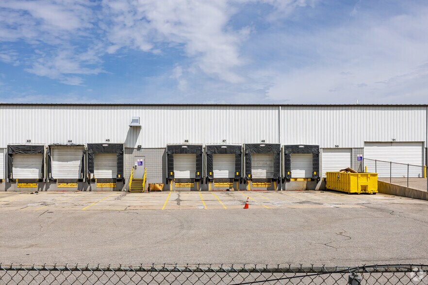 More Photos Of 34800 Goddard Rd, Romulus Distribution For Lease