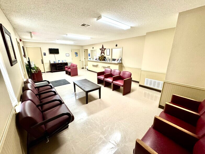 More Photos Of 101 Anthony Dr, Teague Medical For Sale