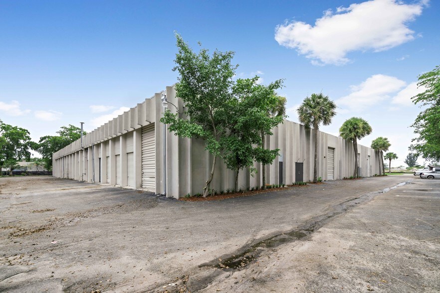 More Photos Of 3851 NW 126th Ave, Coral Springs Warehouse For Lease