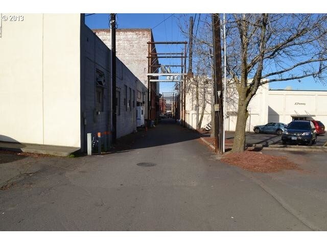 More Photos Of 212 E 2nd St, The Dalles Storefront For Sale