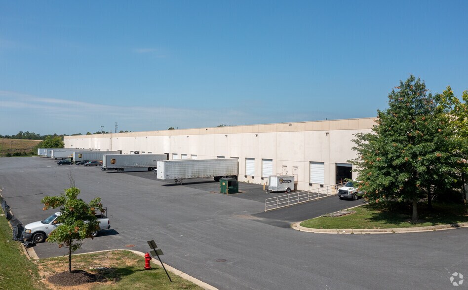 More Photos Of 6200 Days Cove Rd, White Marsh Warehouse For Lease