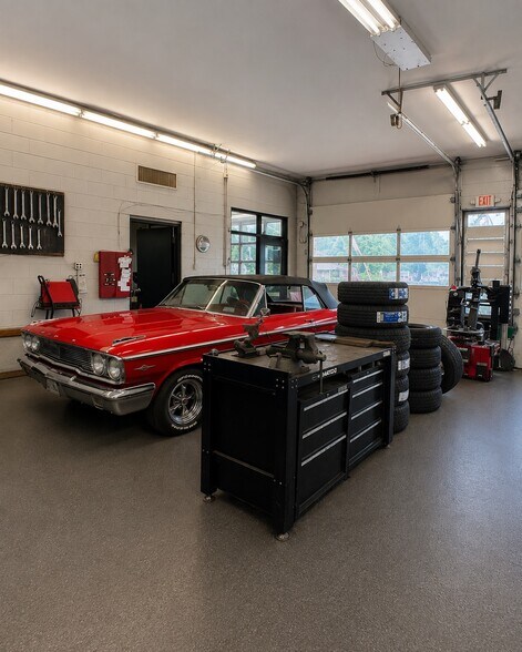 More Photos Of 262 Quassaick Ave, New Windsor Township Auto Repair For Sale