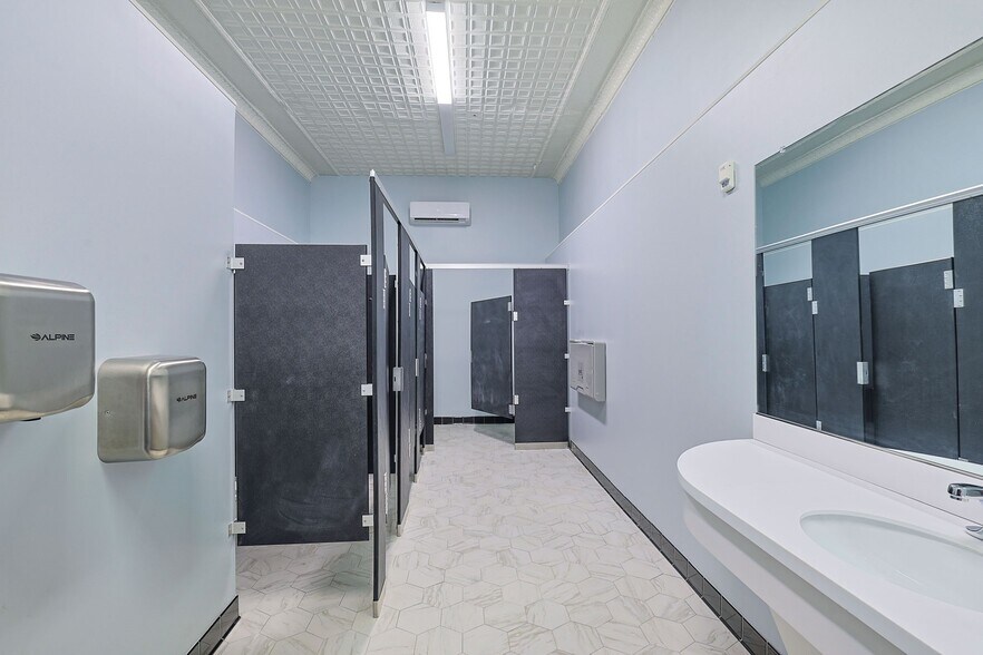 More Photos Of 31 S Main St, Liberty Sports And Entertainment For Sale