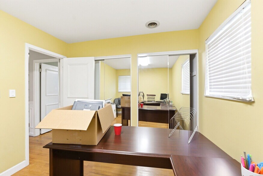 More Photos Of 10 Fairway Dr, Springboro Office Residential For Sale