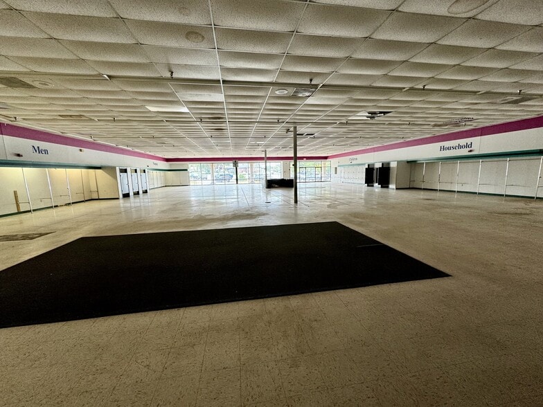 More Photos Of 1588 N Woodland Blvd, Deland Unknown For Lease