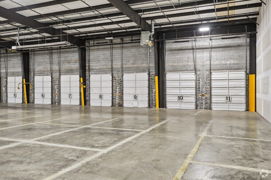 More Photos Of 6348 Burnt Poplar Rd, Greensboro Warehouse For Lease