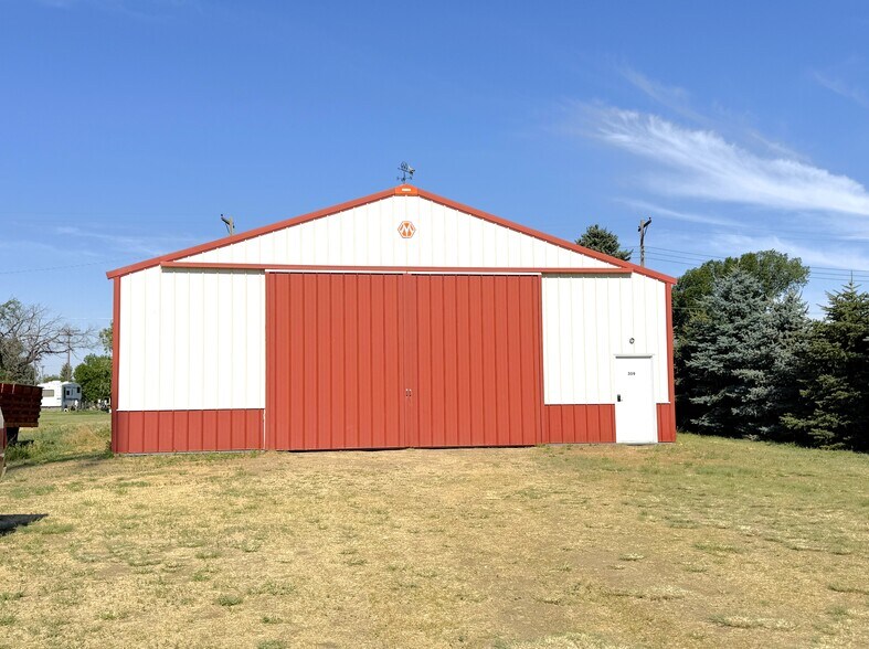 More Photos Of 309 Curtis st, Arriba Industrial For Sale