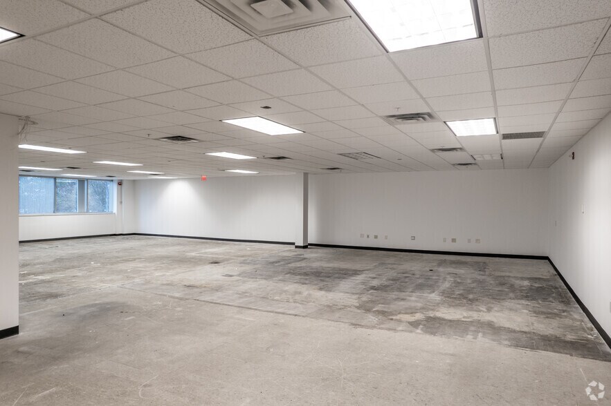 More Photos Of 2950 Express Dr S, Islandia Office For Lease