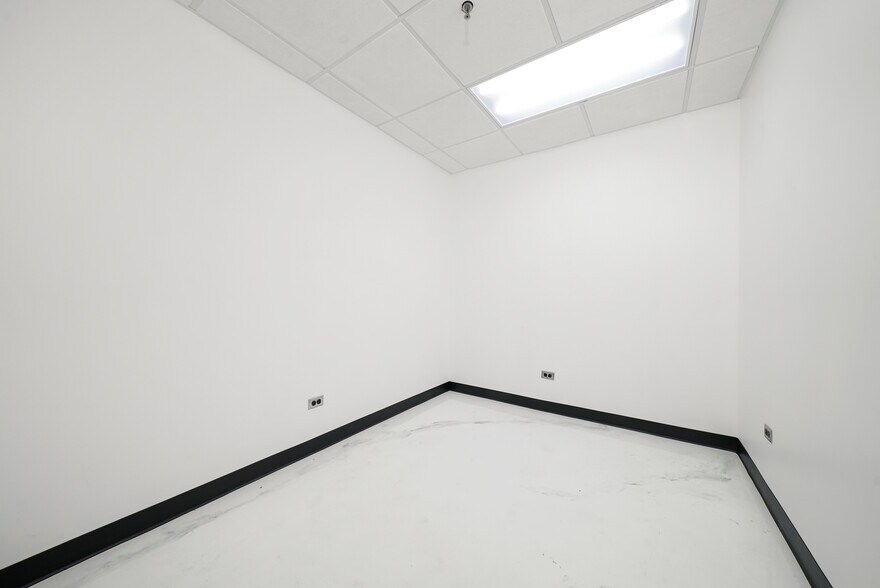 More Photos Of 9050 W 81st St, Justice Medical For Lease