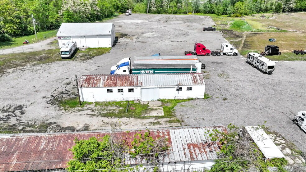 More Photos Of 127 Basin St, Hebron Warehouse For Lease