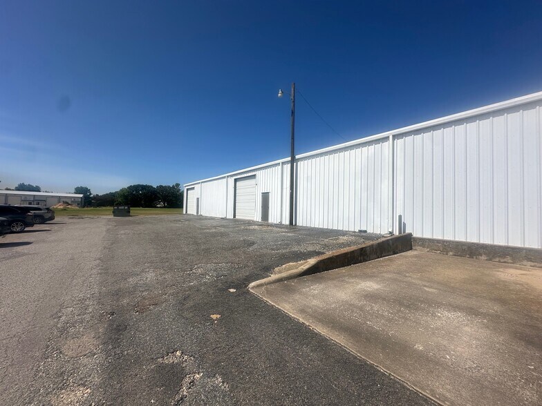 More Photos Of 1700 Baker Rd, Sherman Light Distribution For Lease
