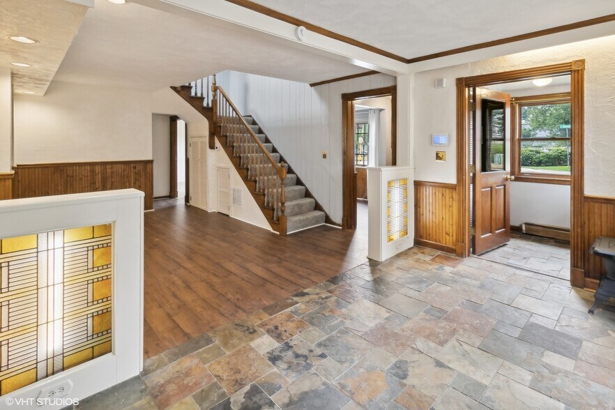 More Photos Of 438 N Hough St, Barrington Office For Sale