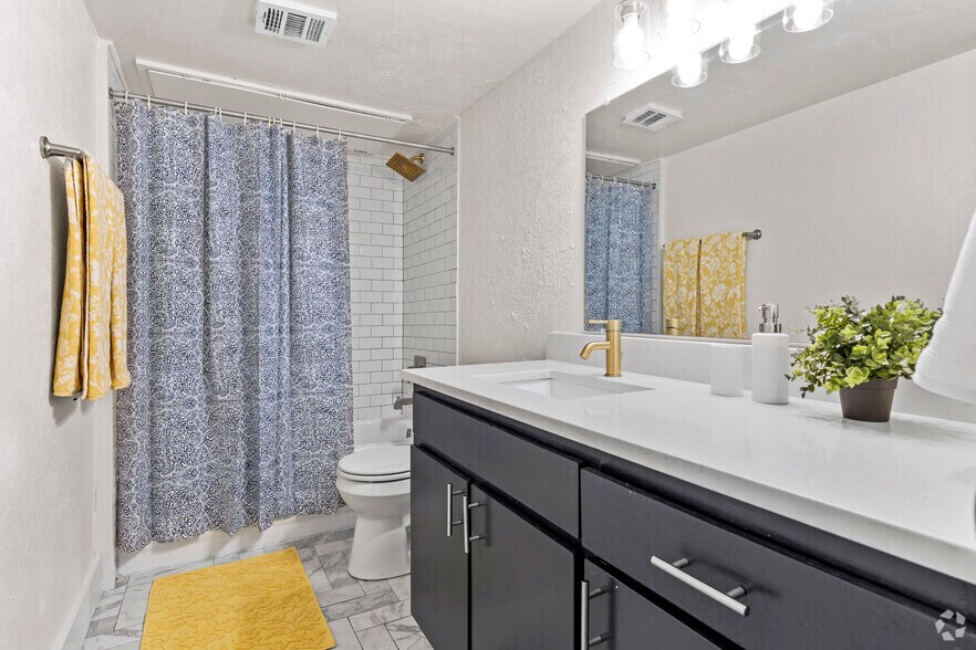 More Photos Of 2211 S Vernon Ave, Dallas Apartments For Sale