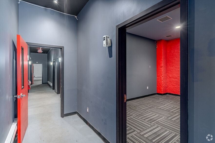 More Photos Of 327 Douglass St, Brooklyn Storefront For Lease
