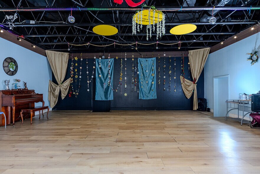 More Photos Of 6908-6916 Warner Ave, Huntington Beach Freestanding For Sale