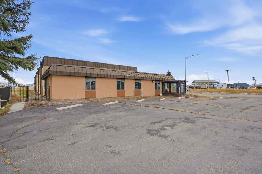 More Photos Of 189 Arden Dr, Belgrade Industrial For Lease