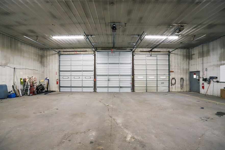 More Photos Of 1301 Fabricon Blvd, Jeffersonville Light Manufacturing For Lease