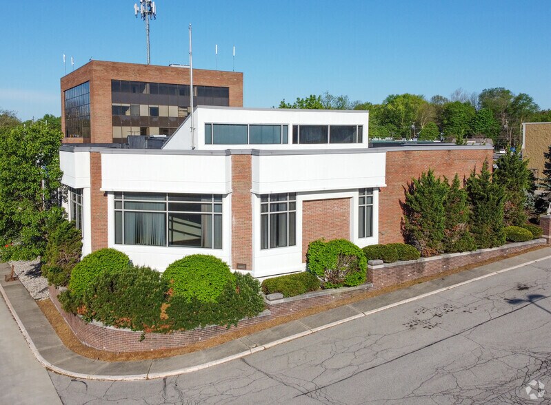 More Photos Of 5440 E Fall Creek Parkway North Dr, Indianapolis Office For Lease