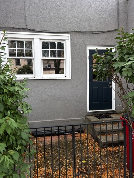 More Photos Of 633-635 High St, Columbus Storefront For Lease