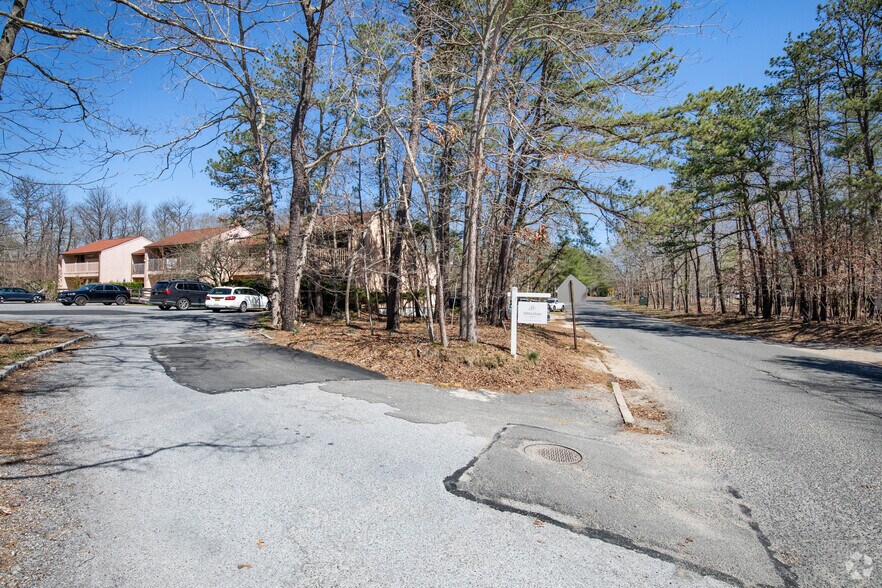 More Photos Of 16 Goodfriend Dr, East Hampton Office Residential For Lease