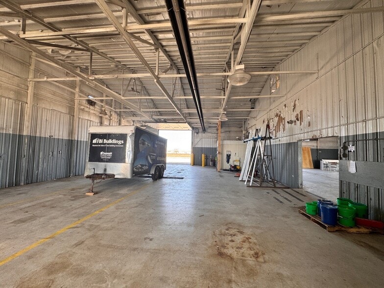 More Photos Of 440 E Backbone Rd, Princeton Warehouse For Sale