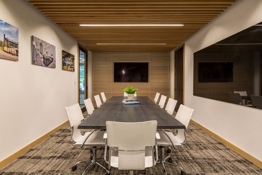 More Photos Of 320 Boston Post Rd, Darien Unknown For Lease